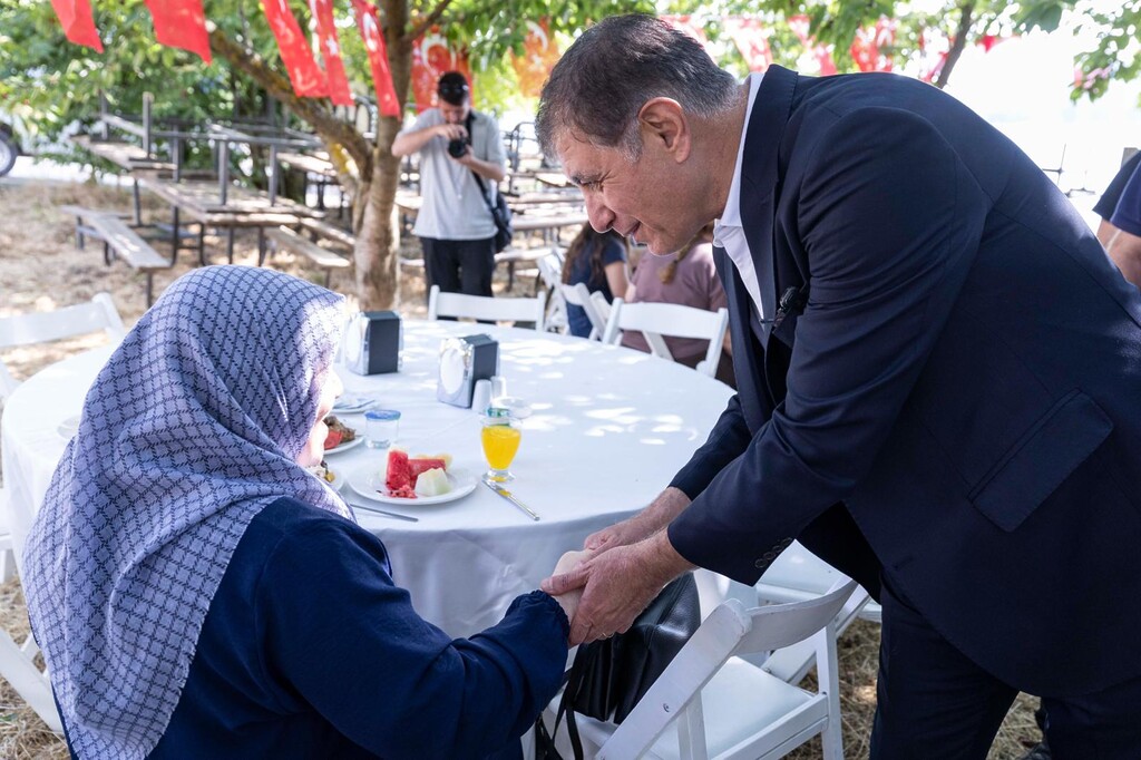 Başkan Tugay, şehit aileleri ve gazilerle buluştu  “Ne yaparsak yapalım hakkınız ödenmez”