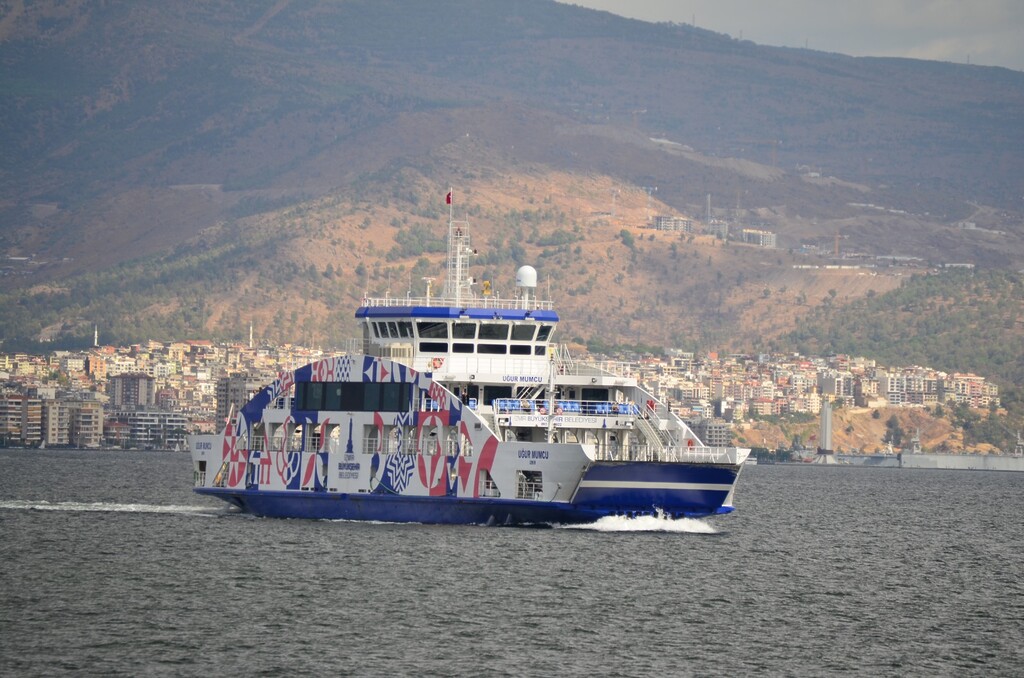 İZDENİZ’in ek seferleriyle 20 bin araç trafiğe çıkmadı