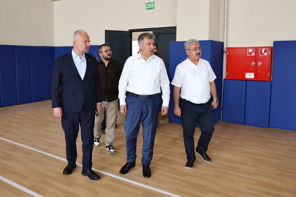 Menemen’in yepyeni gençlik merkezi için geri sayım başladı