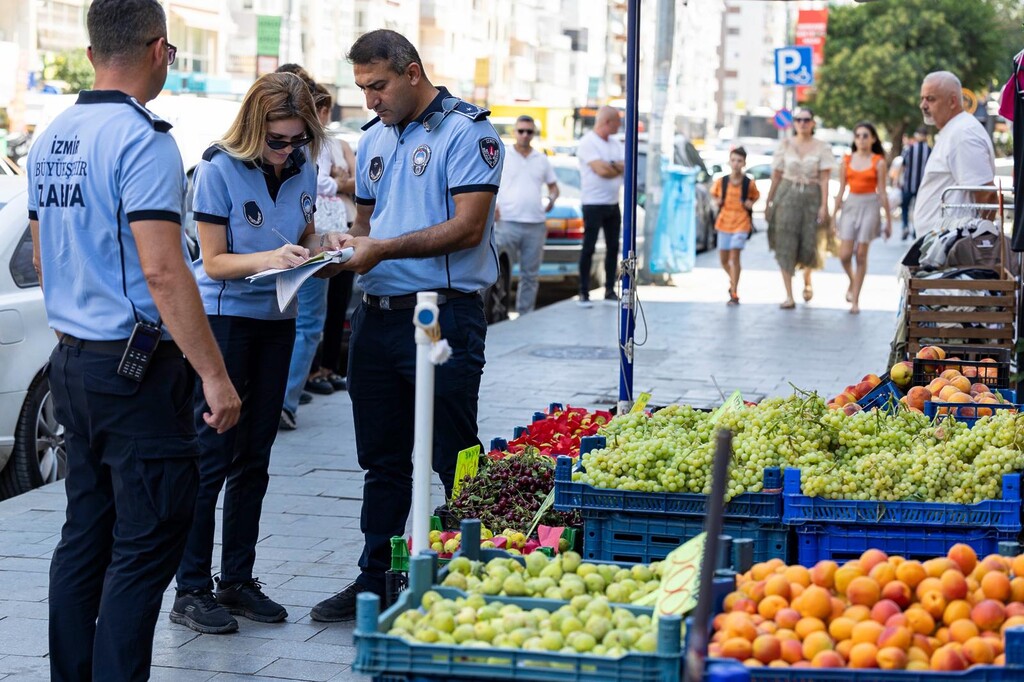 Ana arterlerde kaldırım işgaline geçit yok