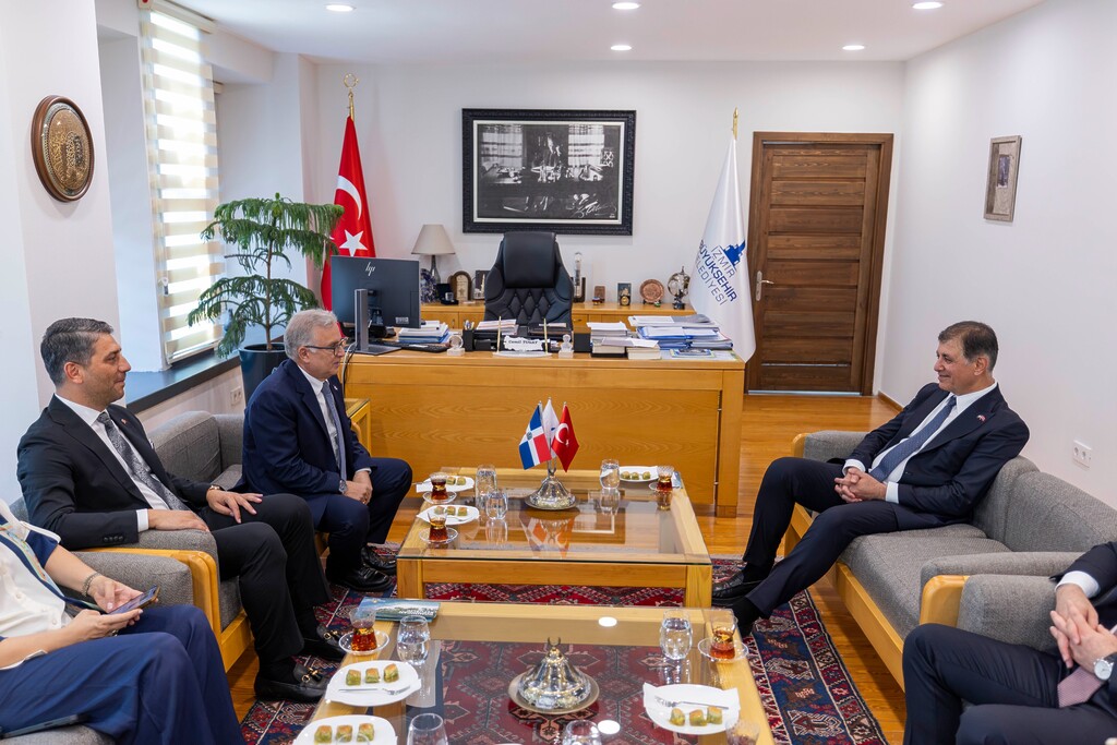 Büyükelçi Lora’dan Başkan Tugay’a ziyaret