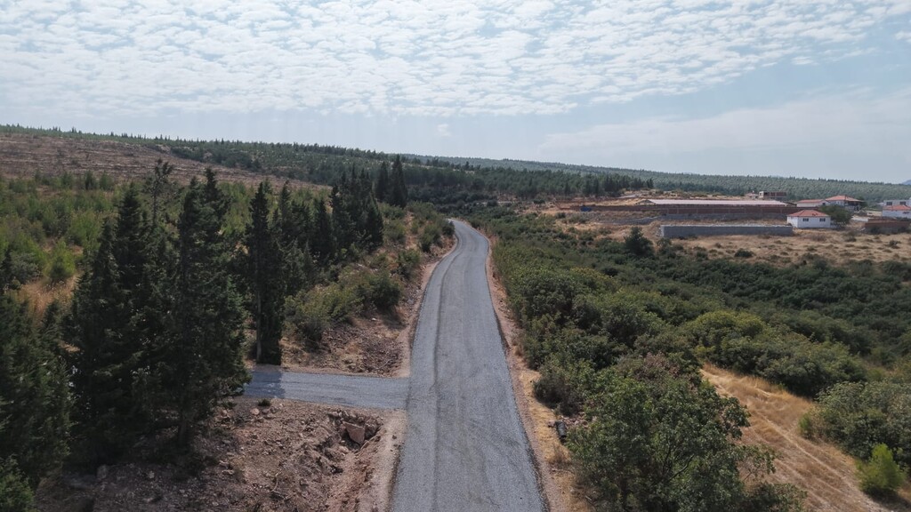 Kınık’ta 5 mahalleyi birbirine bağlayan yollar yenilendi