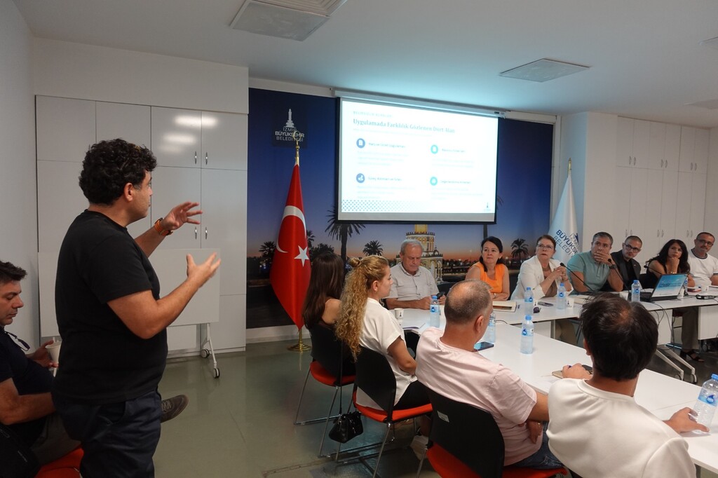 İzmir’in çatılarında güneş seferberliği