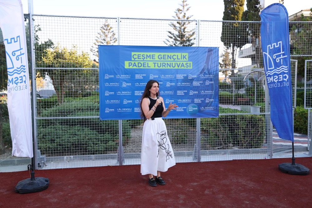 Çeşme’de spora yeni yatırım: 16 Eylül Kurtuluş Parkı’na padel kortu kazandırıldı