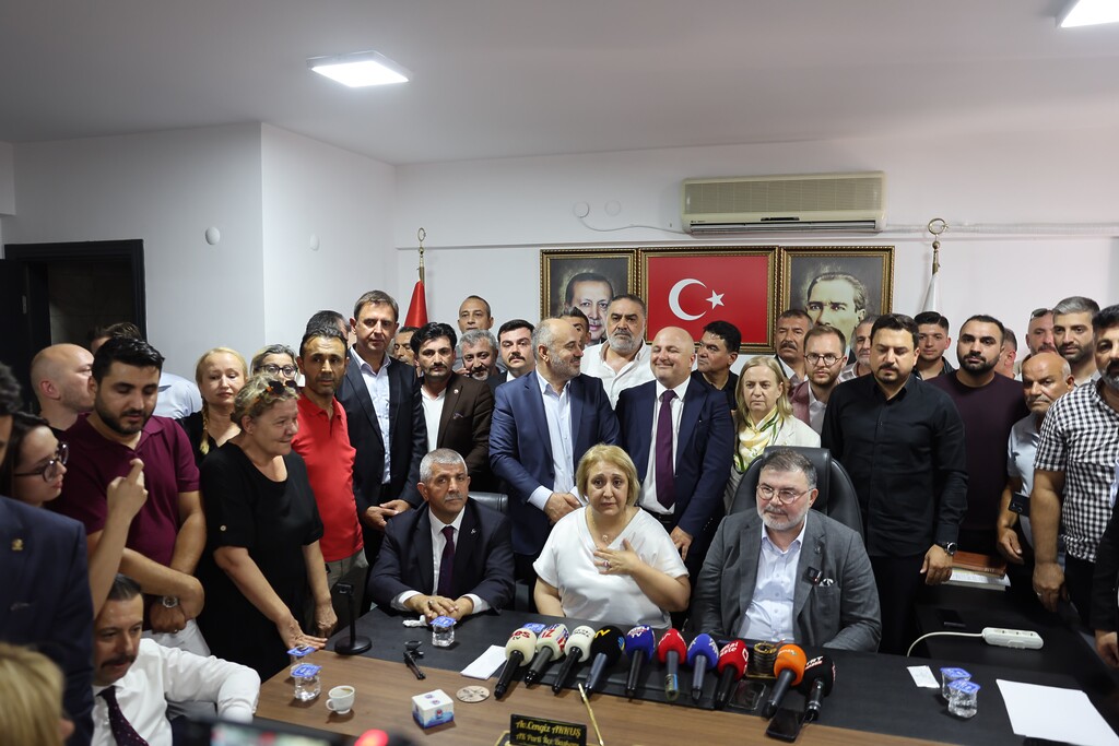 Seçim Sonrası Menderes AK Parti Yönetimine Geçti: Bilal Saygılı’dan Birlik ve Hizmet Vurgusu