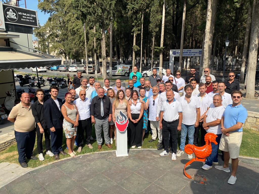 Zafer Partisi Kuşadası İlçe Kongresi Gerçekleştirildi: İlçe Başkanlığına Fevzi Oğuz İdiz Seçildi