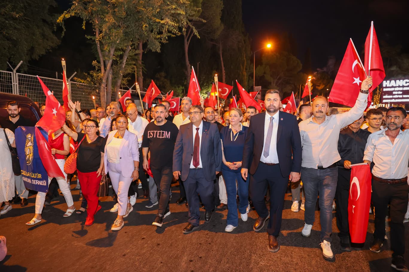 Buca’da zafer coşkusu sokaklardan sahalara taştı