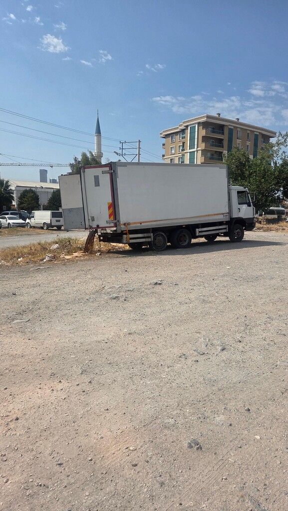 BAYRAKLI’DA KAÇAK ATIK DÖKÜMÜNE SUÇÜSTÜ MÜDAHALE