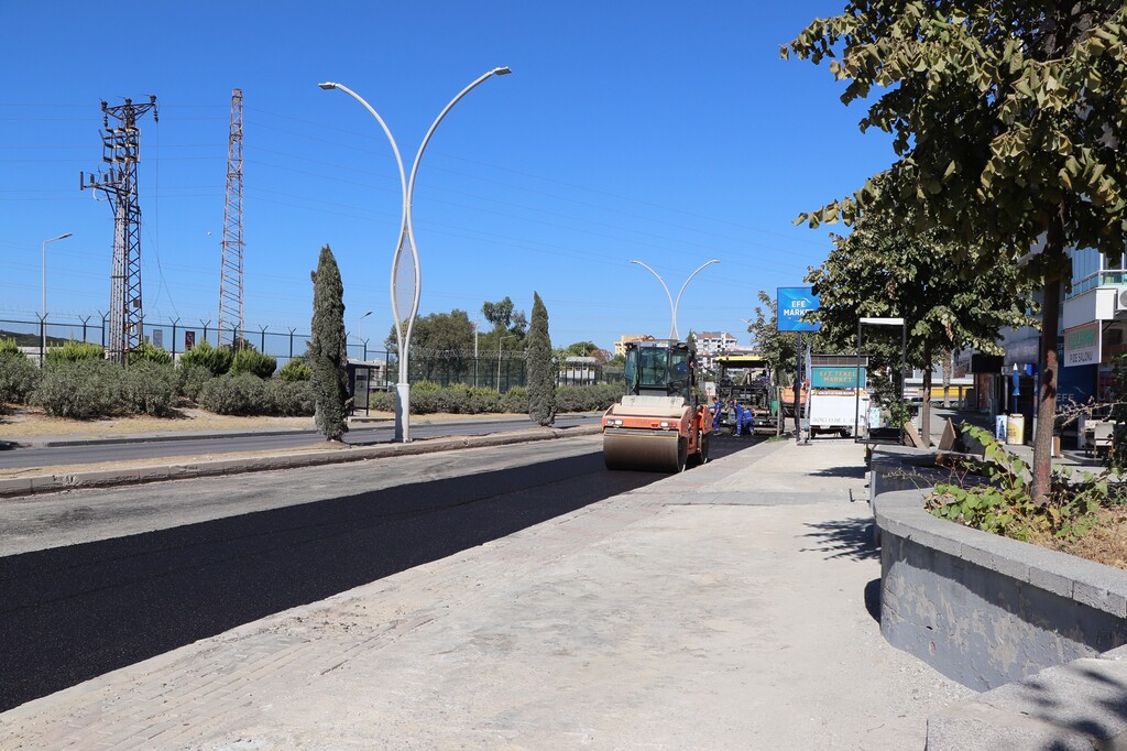 Aliağa ve Seferihisar’da yollar yenileniyor