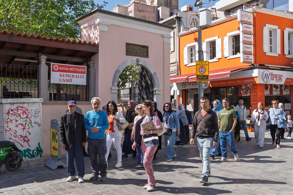 İzmir’in emeklileri kenti keşfetmeye devam ediyor