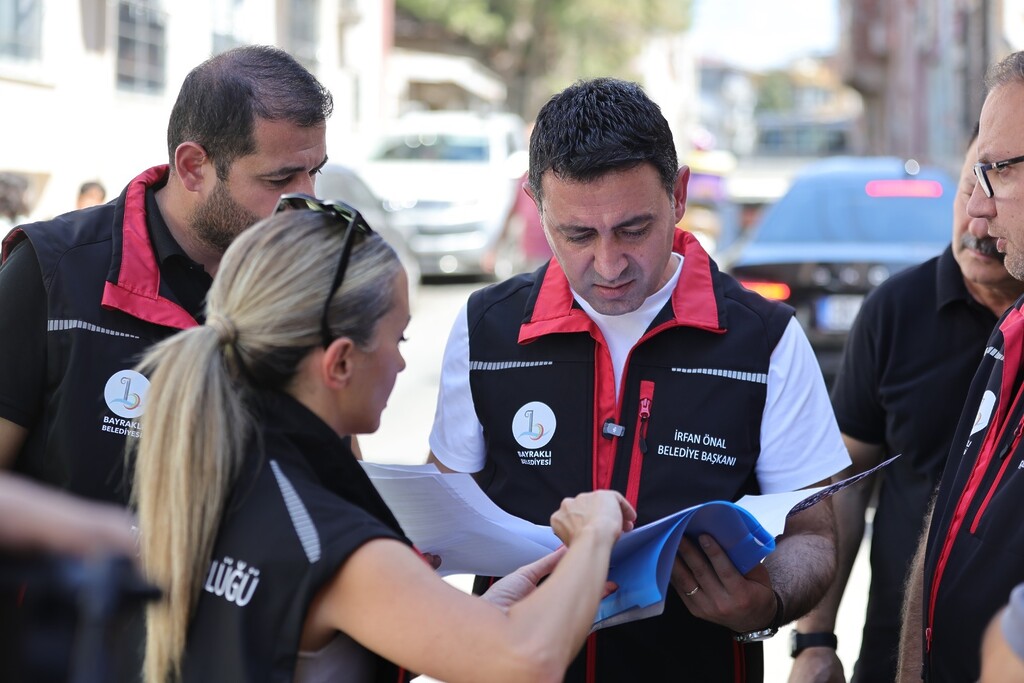 BAYRAKLI’DA ASFALT SEFERBERLİĞİ SÜRÜYOR: 25 NOKTADA TAMAMLANDI, 5 NOKTADA DAHA BAŞLIYOR