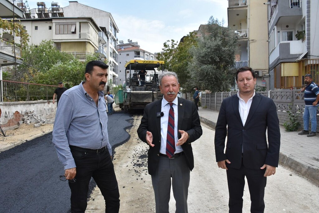 Salihli’nin Yolları Yenileniyor