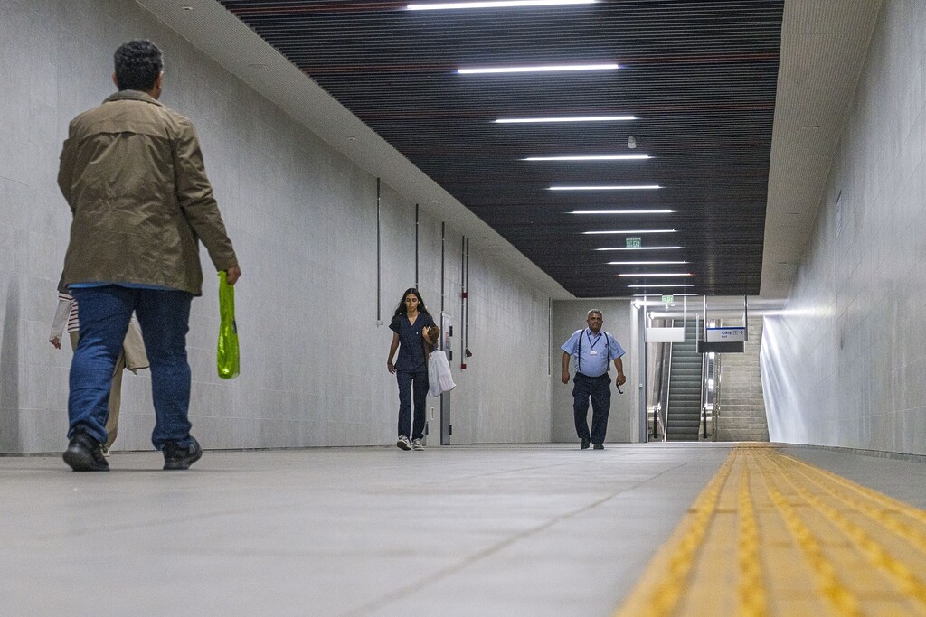 İzmir Metrosu’ndan Dokuz Eylül Hastanesi’ne kesintisiz yaya tüneli açıldı