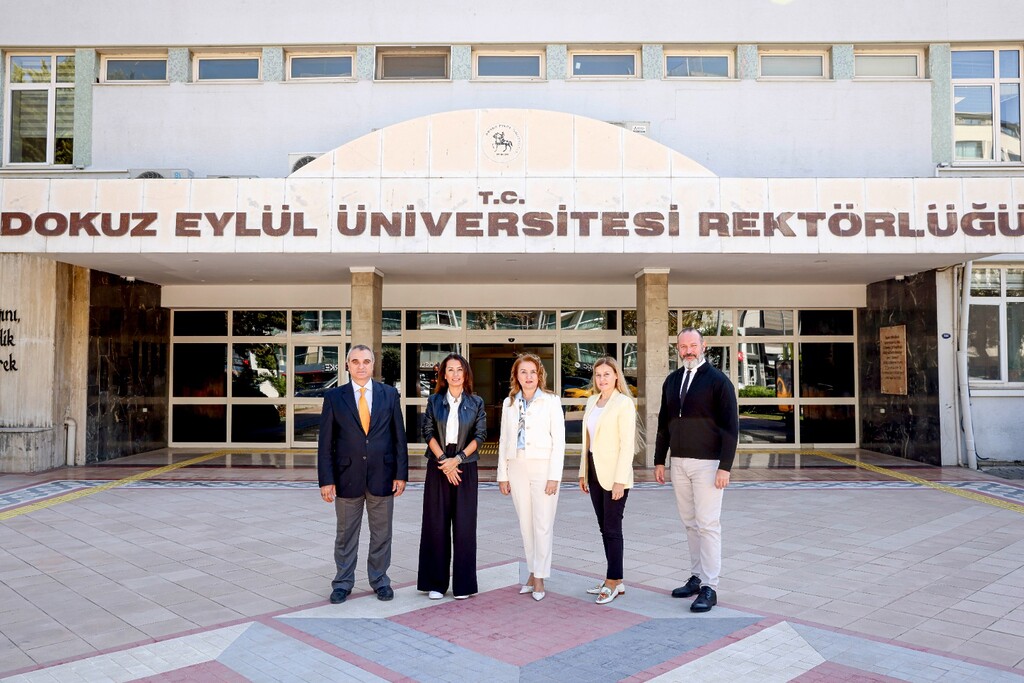DEÜ’DEN TURİZM SEKTÖRÜNE DİJİTAL KÖPRÜ:  “KAMPÜSTEN SEKTÖRE” PLATFORMU HAYATA GEÇİRİLDİ