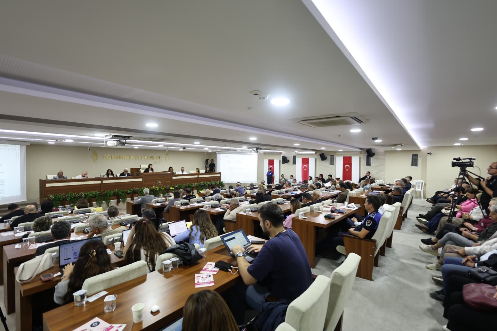 Başkan Kınay: “Karabağlar için daha yapacak çok işimiz var”